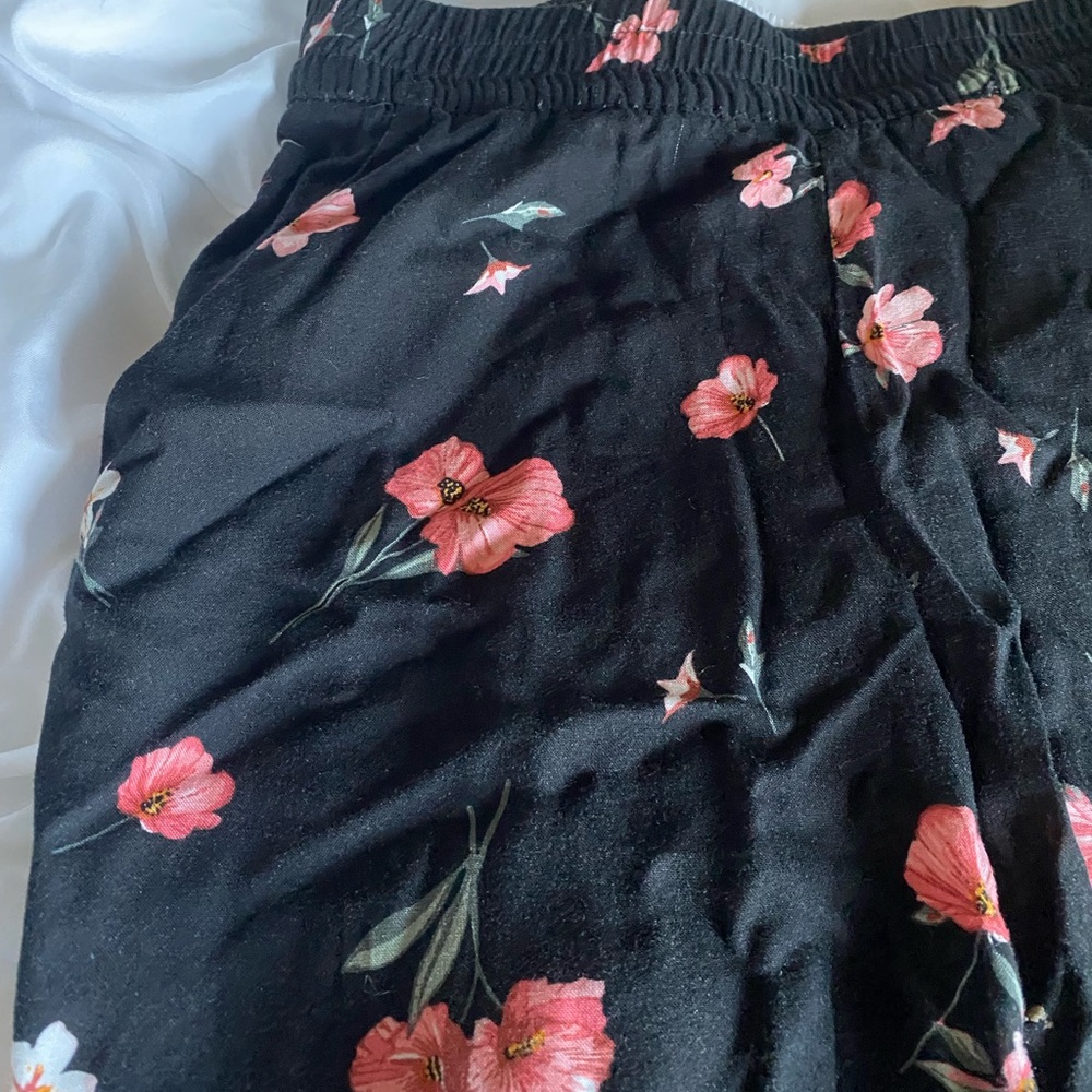 Patterned straight legged pants - Picture 3 of 4